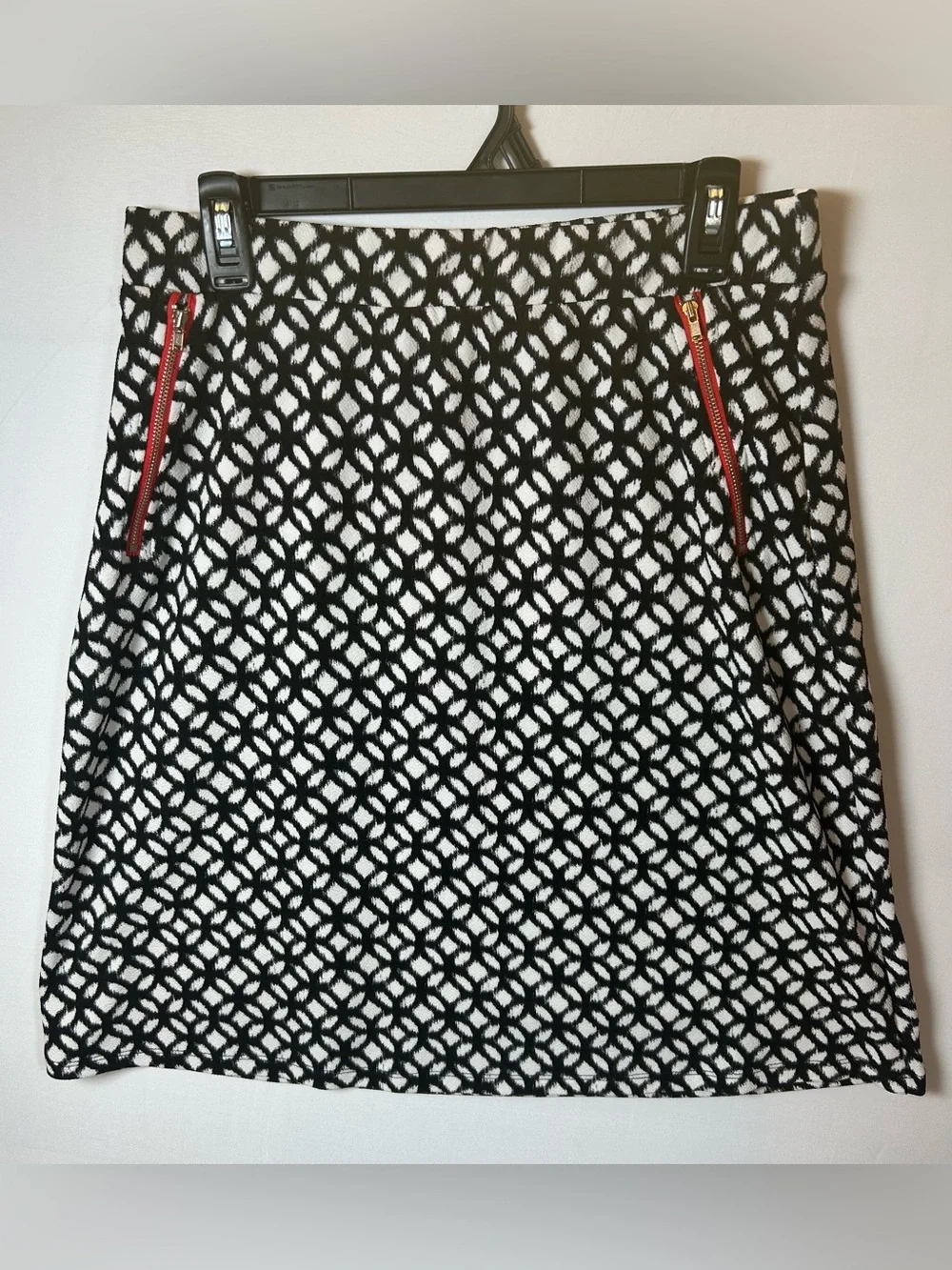 Le Lis Black White Geometric Mini Skirt Red Zipper Detail Made in USA Size XL